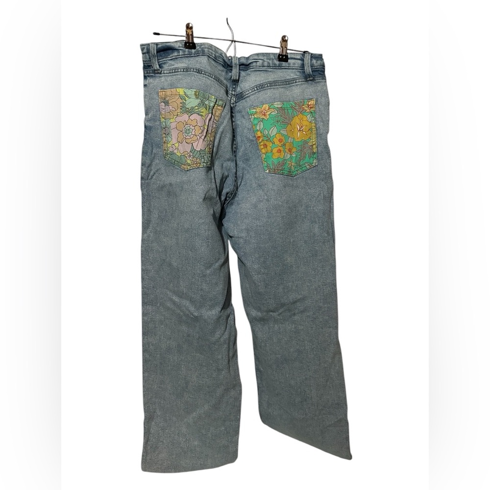 Wild Fable Light Wash Distressed Women’s Jeans, Size 12 - Picture 2 of 6